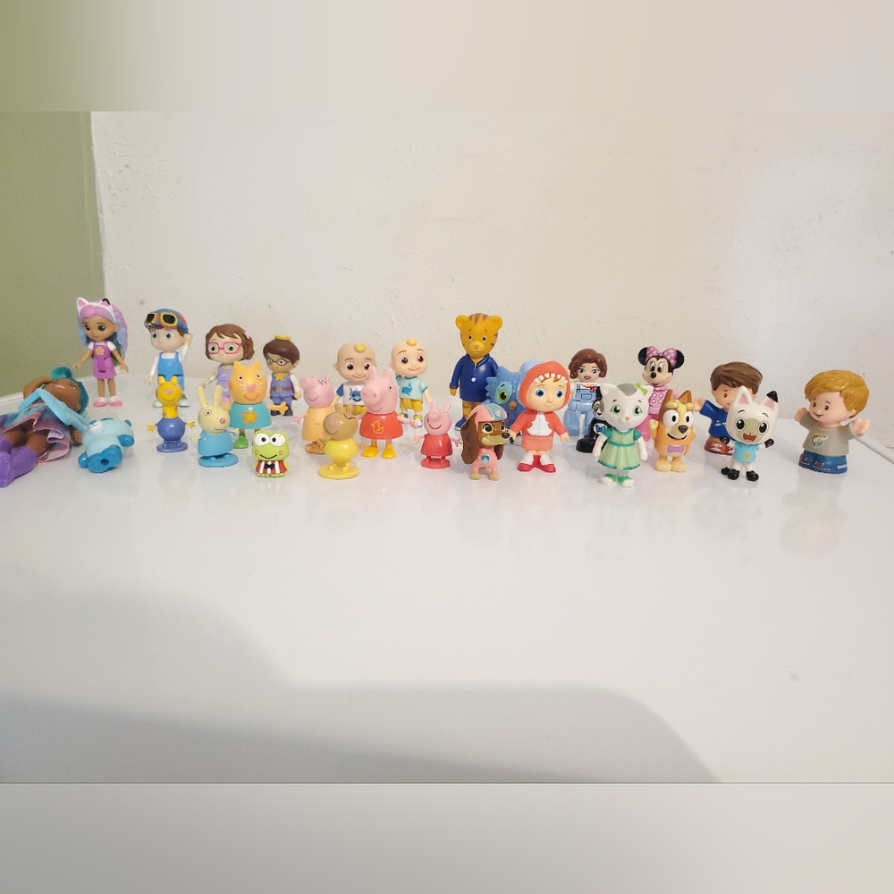 Colorful Kids Toy Figurine Set mixed 29 pieces